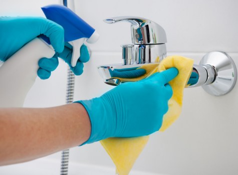 Kitchen and bathroom deep cleaning in Hollandpark property